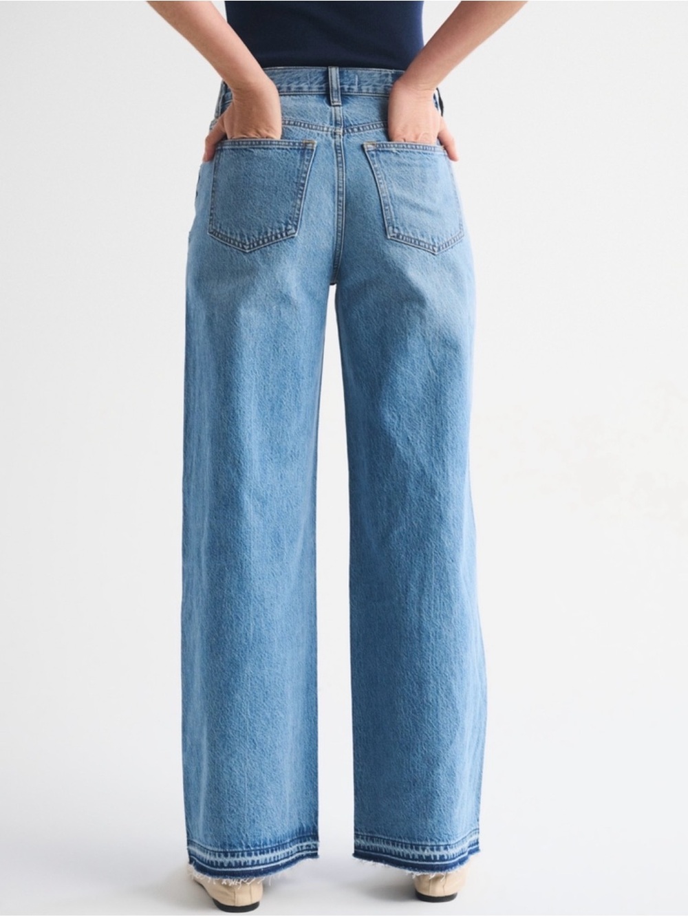 Abercrombie & Fitch High Rise Wide Leg Jeans in Medium Let Down Hem - Picture 3 of 7